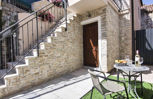 Turanj House | Cozy home in Turanj with WiFi