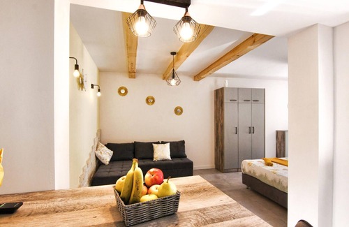 Turanj House | Cozy home in Turanj with WiFi