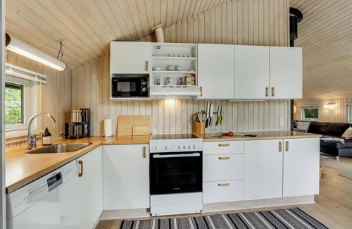Bøtø By House | Cozy home in Væggerløse with sauna