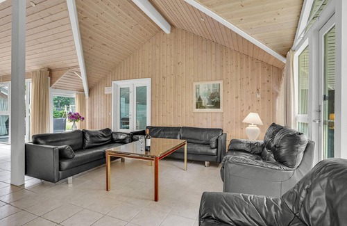 Bøtø By House | Cozy home in Væggerløse with sauna
