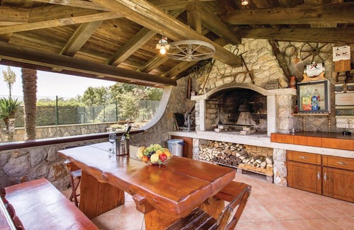 Sarsoni House | Cozy home in Viskovo with WiFi