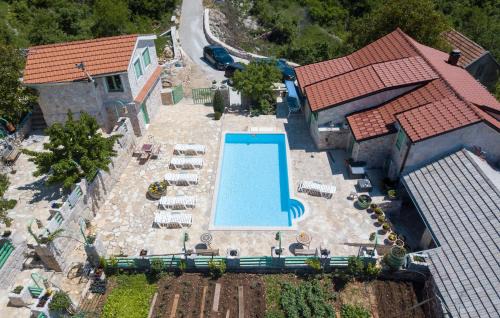 South Croatia Coast House | Cozy Home In Zagvozd With Sauna