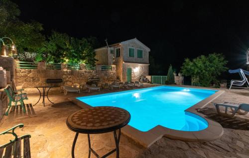 South Croatia Coast House | Cozy Home In Zagvozd With Sauna