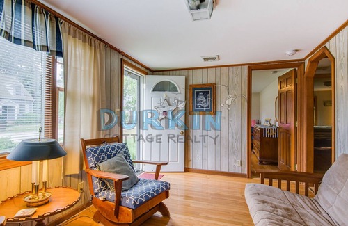 Narragansett House | Cozy Home, Lots of Light, Three Blocks from Beach