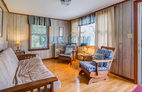 Narragansett House | Cozy Home, Lots of Light, Three Blocks from Beach
