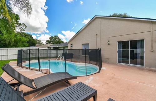 Oak Grove House | Cozy home near the Tampa Premium Outlets in the heart of Tampa!