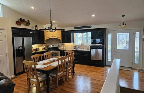 Nancy House | Cozy home offers beautiful views of Lake Cumberland overlooking Conley Bottomn