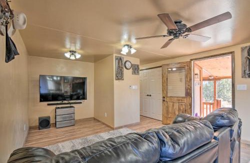 Henrieville House | Cozy Home with Canyon Views 2 Mi to Grand Staircase