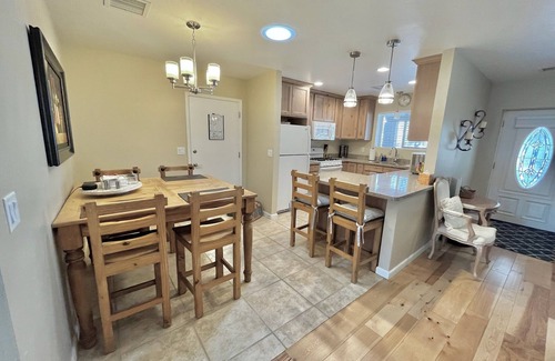Prescott House | COZY HOME WITH LARGE SHADED BACKYARD. HOT TUB,CORN HOLE,FIREPIT,