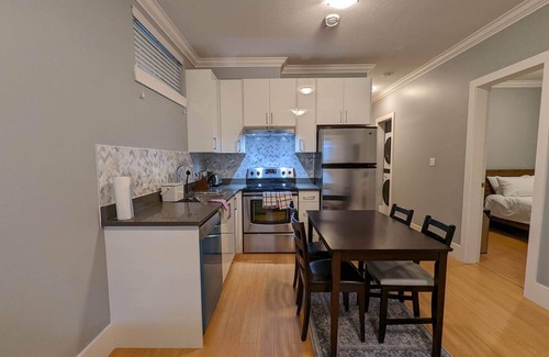 Marpole House | Cozy Home with New Furniture! Steps away from Downtown/UBC/Airport/Richmond