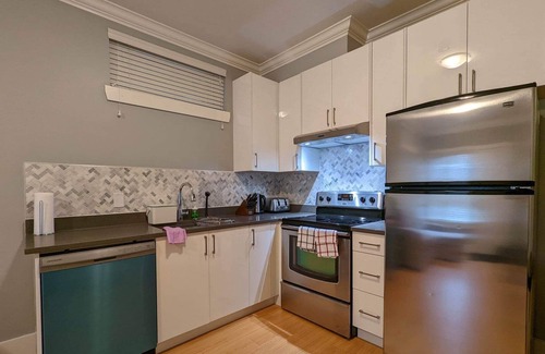 Marpole House | Cozy Home with New Furniture! Steps away from Downtown/UBC/Airport/Richmond