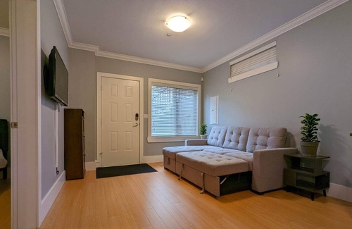 Marpole House | Cozy Home with New Furniture! Steps away from Downtown/UBC/Airport/Richmond