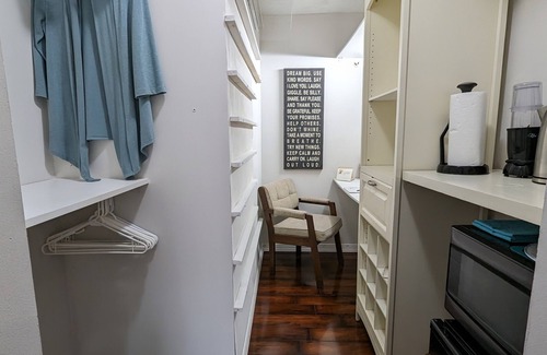 Port Saint Lucie Apartment | Cozy Honey Room Perfect Comfort with Wi-Fi & Free Parking