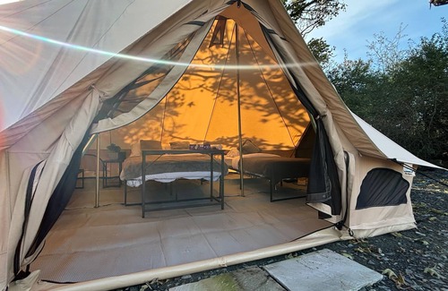 Llanfairpwllgwyngyll Cabin | Cozy Hot Tent with Log Burner & Hot Tub Right Tent