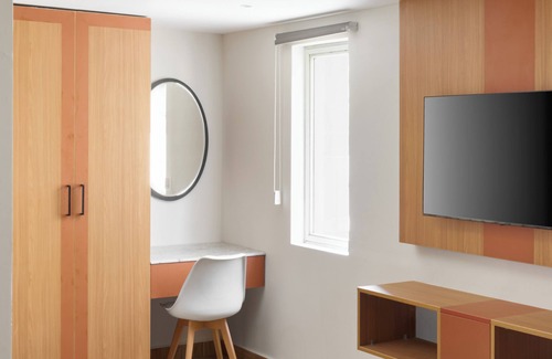 Thousand Lights Hotel | Cozy Hotel Room in heart of the city NR Apollo