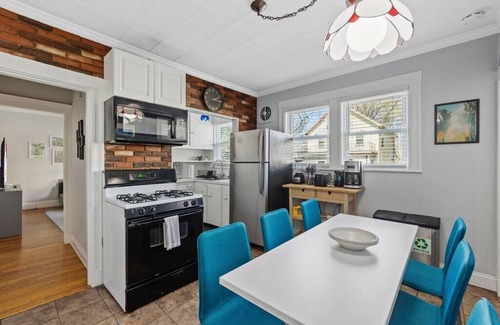 South Medford House | Cozy House close to TUFTS, Harvard, MIT 3BR