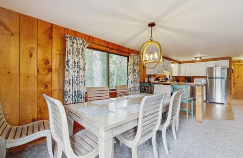 West Dover House | Cozy house close to Mt Snow w/hot tub, balcony, bbq, two kitchens, w/d, wifi