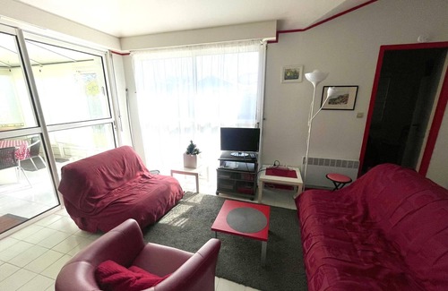 Chateau-d'Olonne House | Cozy House with Veranda, Enclosed Garden, Near Beach and Shops