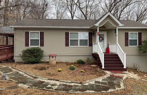 Moneta House | Cozy house in quiet SML community. Close to State Park, wineries, Bridgewater.