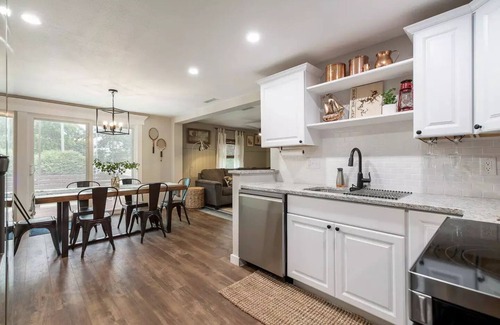 Rogers House | Cozy house near Beaver Lake & Hobbs State Park