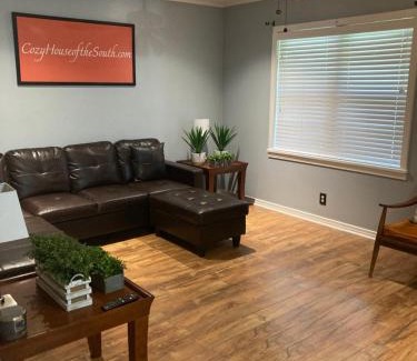 Monroe House | Cozy House of the South Overnight Guesthouse Rentals