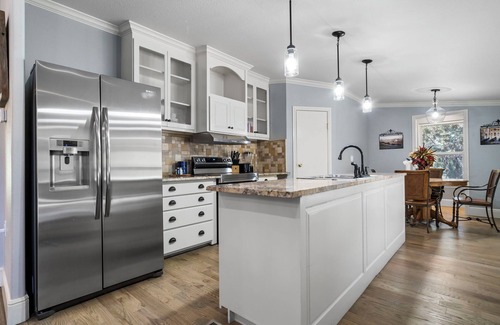 Granbury House | Cozy house secluded on 2.5 acres in the city of Granbury - close to everything!