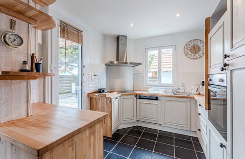 Biscarrosse Plage House | Cozy House with WiFi, Close to Ocean and Town Center, Sleeps 7