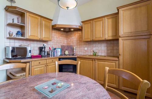 Parilly House | Cozy house with garden, parking, subway, quiet area