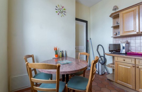 Parilly House | Cozy house with garden, parking, subway, quiet area