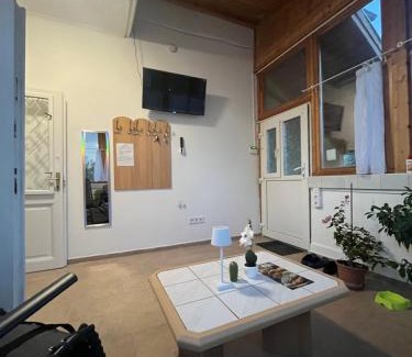 Alsorakos Apartment | Cozy House with Garden and FreeParking