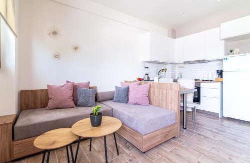 Malevizi Apartment | Cozy House with Pool near Beach