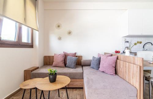 Malevizi Apartment | Cozy House with Pool near Beach
