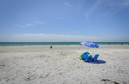 Indian Rocks Beach House | Cozy Indian Rocks Beach Cottage Steps to Seawall!