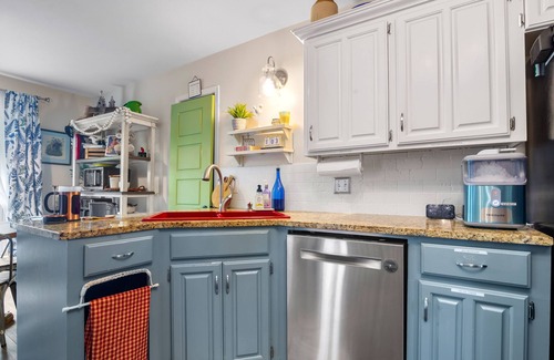 Jenks House | Cozy Jenks Cottage,3 Bed 2 Bath,Pergola,Backyard Oasis, Hot Tub Host With Heart