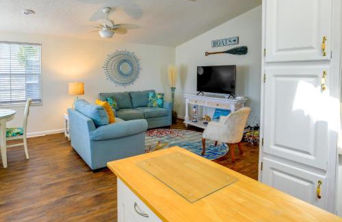 Hutchinson Island South House | Cozy Jensen Beach Home Pool Access, Walk to Beach