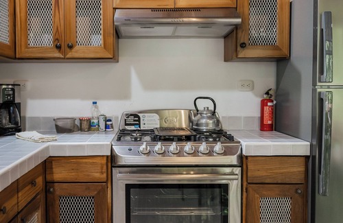 Parrita Cabin | Cozy jungle cabin with WiFi and AC in beautiful Parrita
