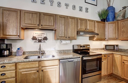 Keystone Condo | Cozy Keystone Winter Condo with Mountain Views, Hot Tub Pool and Shuttle Access