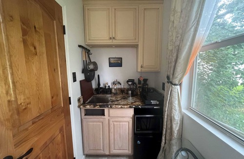 Freetown - Port Rico Apartment | Cozy Lafayette Apartment: Ideal for Couples & Solo Travelers
