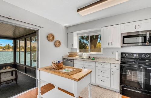Lakeland House | Cozy lake house retreat in the heart of Lakeland