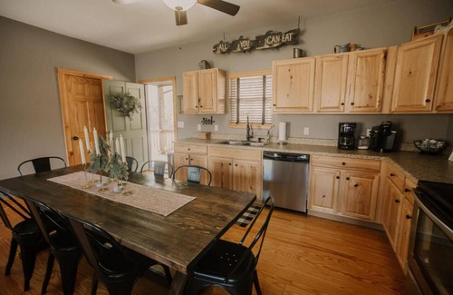 Smithville House | Cozy lake house with fire pit and lake access in backyard