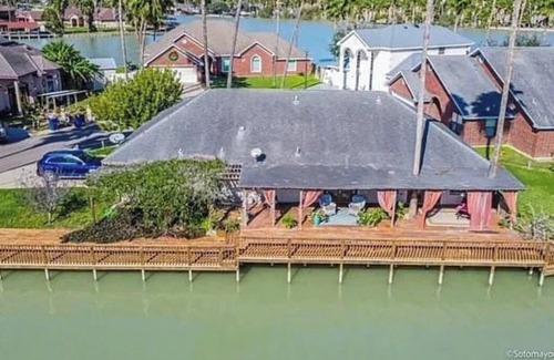 La Joya House | Cozy Lake House with waterfront