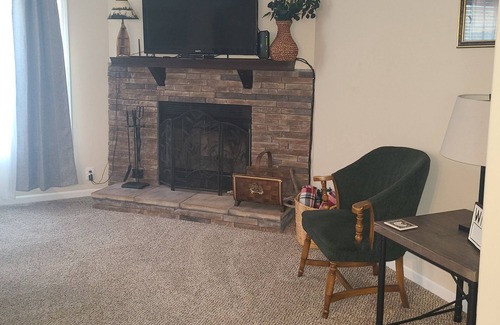 Checotah House | Cozy lake retreat! Short walk to community beach and boat ramp! +2 kayaks!