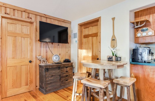 Three Lakes House | Cozy Lakefront Cabin w/Kayak, Fireplace & WiFi - Near Dock & Snowbirds Welcome