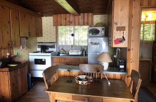 Harcourt Cottage | Cozy Lakefront Cottage - Algonquin Park and Haliburton Area