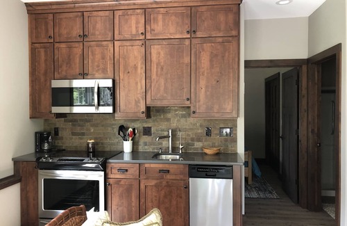 Westford Apartment | Cozy Lakefront on Pymatuning with Dock and EV Power