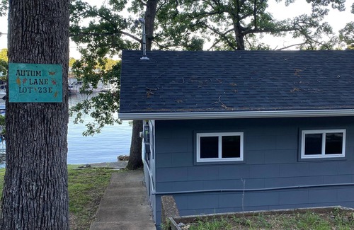 Osage Beach House | Cozy Lakefront Private Retreat - Near Shorty Pants Lounge