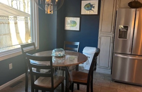 La Porte House | Cozy Lakehouse 2 minutes from Pine Lake