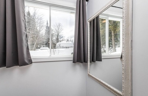Val-des-Monts Cottage | Cozy Lakeside Cottage