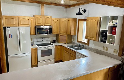 Forks Cabin | Cozy large cabin with sleeping loft in Forks WA