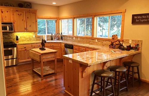 Truckee House | Cozy, large home on golf course with 2 Master Bedroom Suites